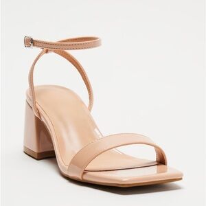 Fashion nova new only worn like one hour. Size 8